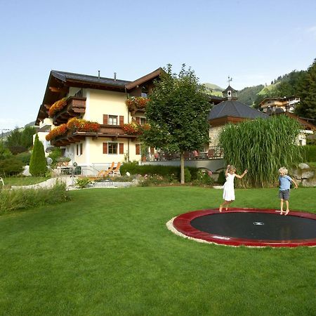 Hotel Hubertus Brixen im Thale Bagian luar foto