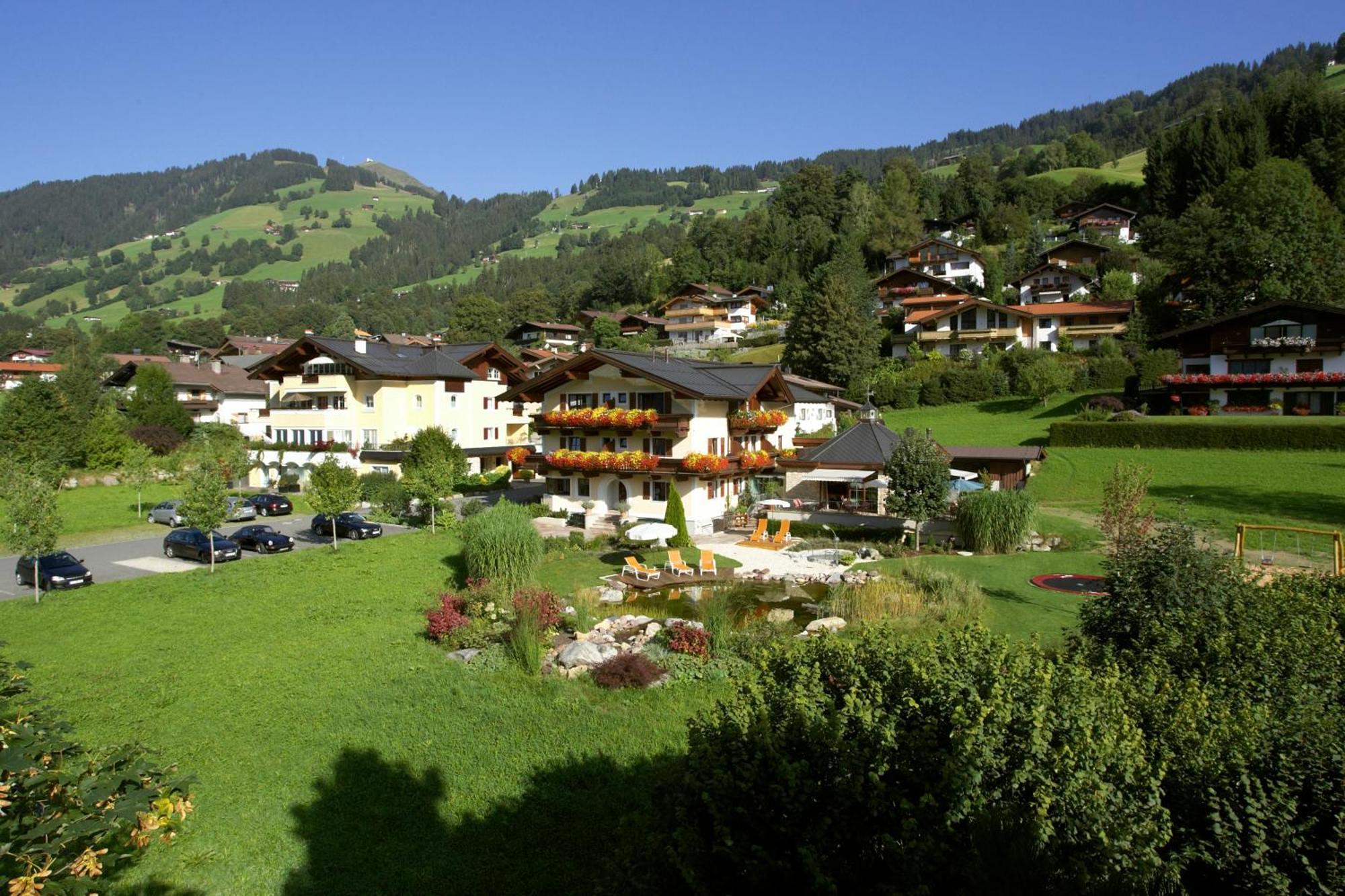 Hotel Hubertus Brixen im Thale Bagian luar foto